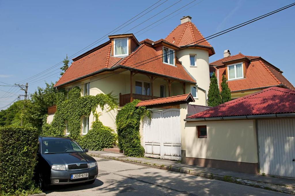 Szent Kristof Panzio Hotell Esztergom Exteriör bild