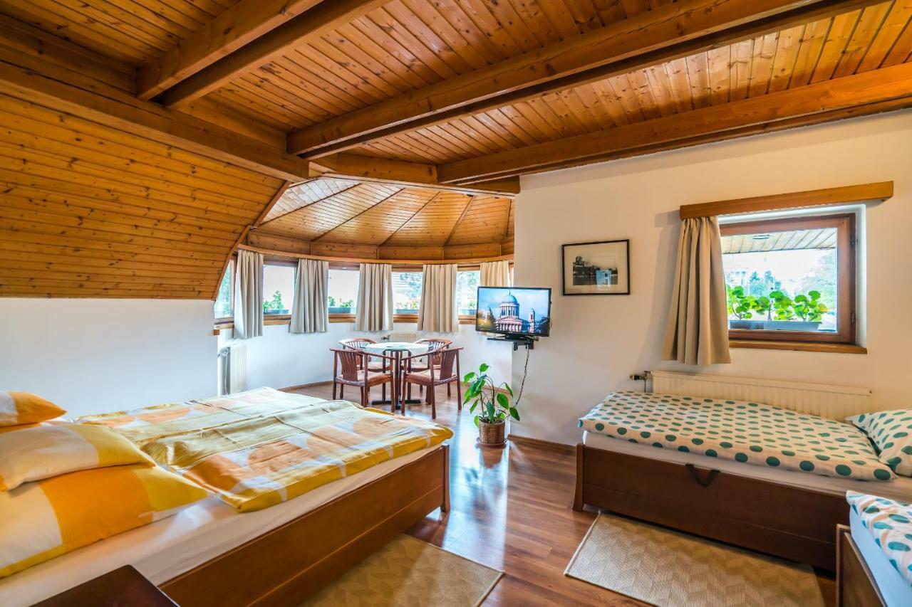 Szent Kristof Panzio Hotell Esztergom Exteriör bild