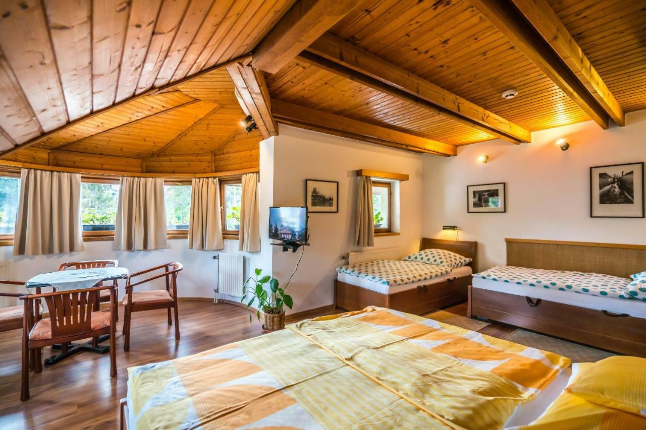 Szent Kristof Panzio Hotell Esztergom Exteriör bild