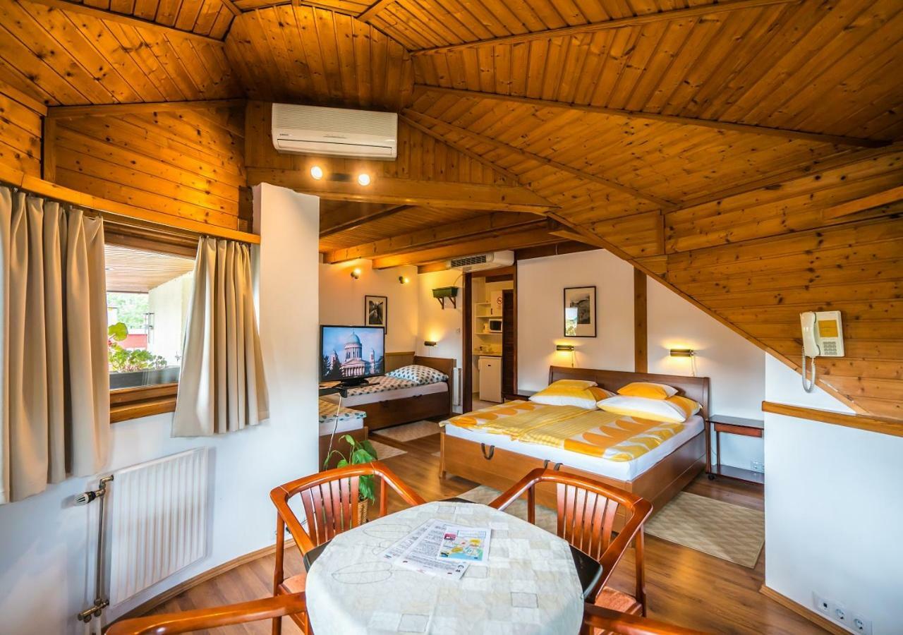 Szent Kristof Panzio Hotell Esztergom Exteriör bild