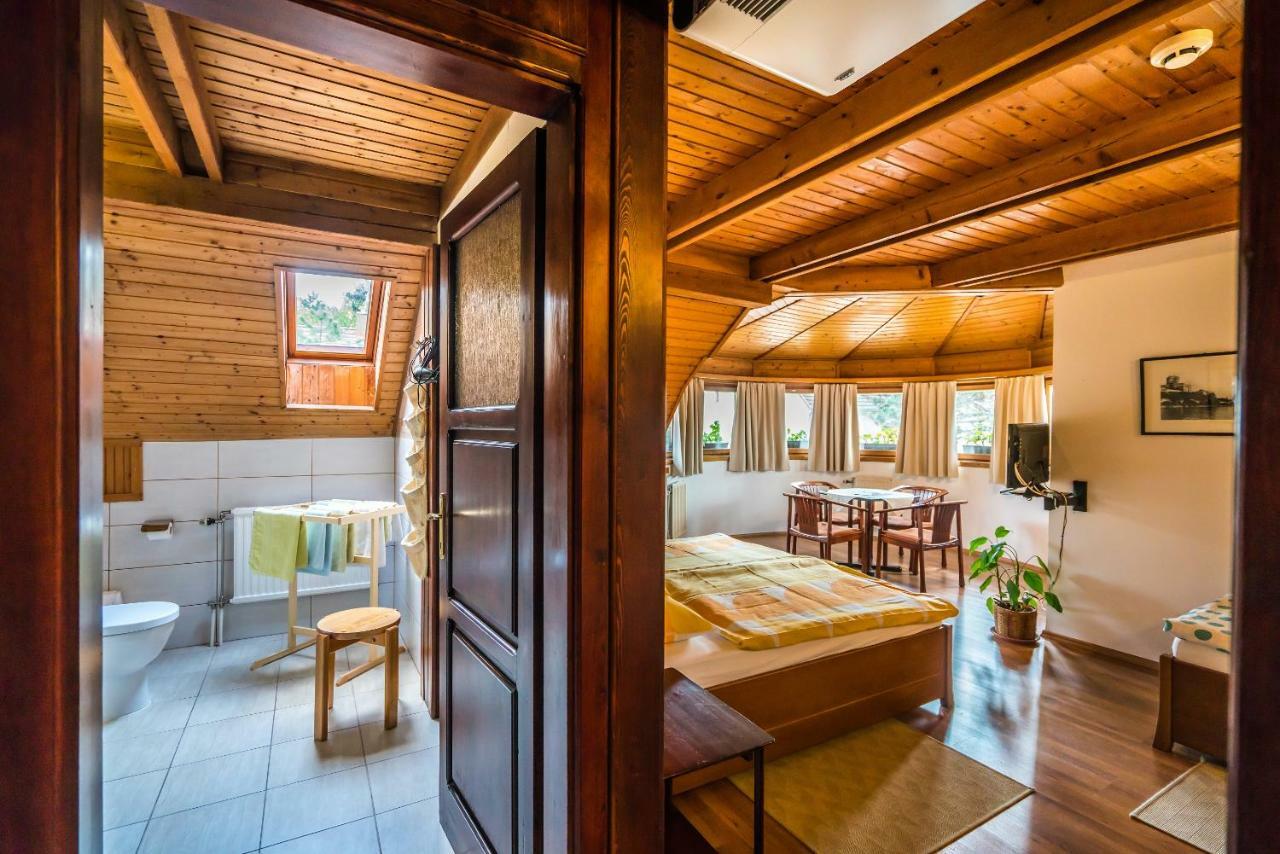Szent Kristof Panzio Hotell Esztergom Exteriör bild