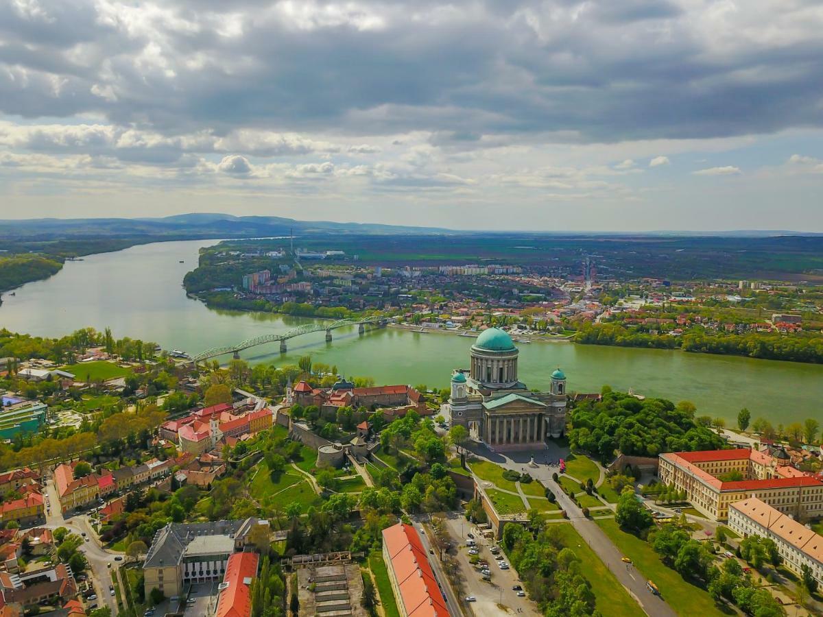Szent Kristof Panzio Hotell Esztergom Exteriör bild