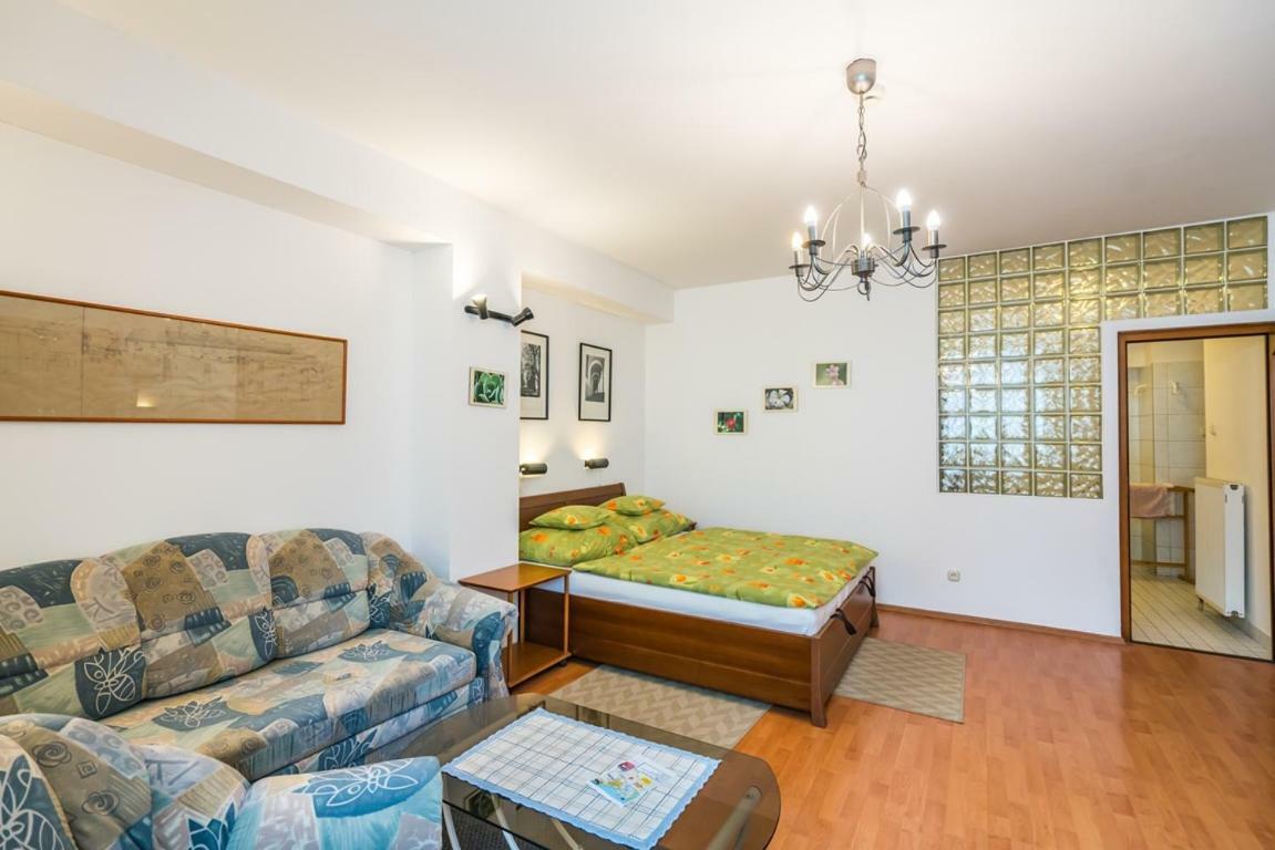 Szent Kristof Panzio Hotell Esztergom Exteriör bild