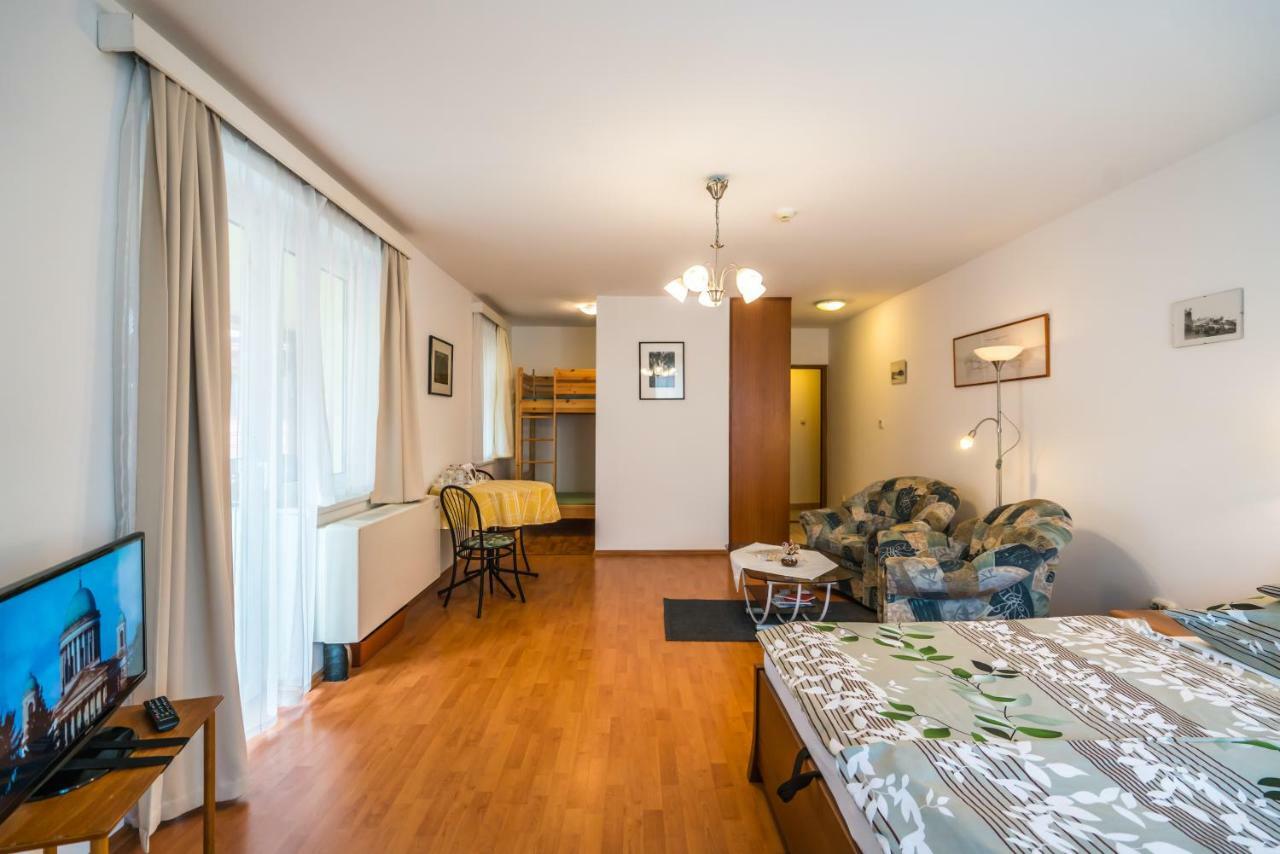 Szent Kristof Panzio Hotell Esztergom Exteriör bild