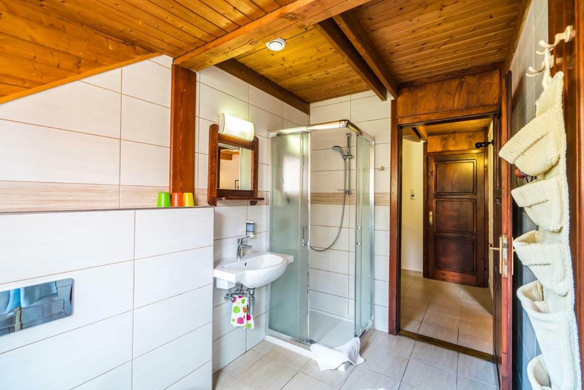 Szent Kristof Panzio Hotell Esztergom Exteriör bild