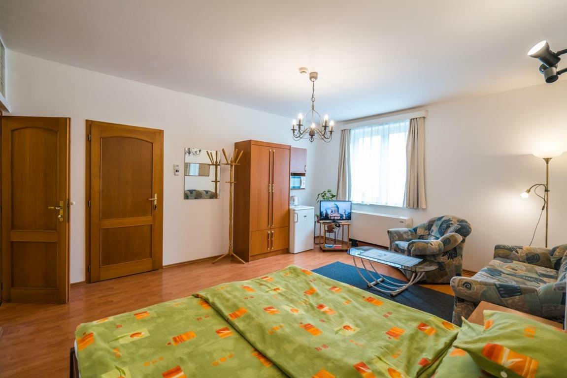 Szent Kristof Panzio Hotell Esztergom Exteriör bild