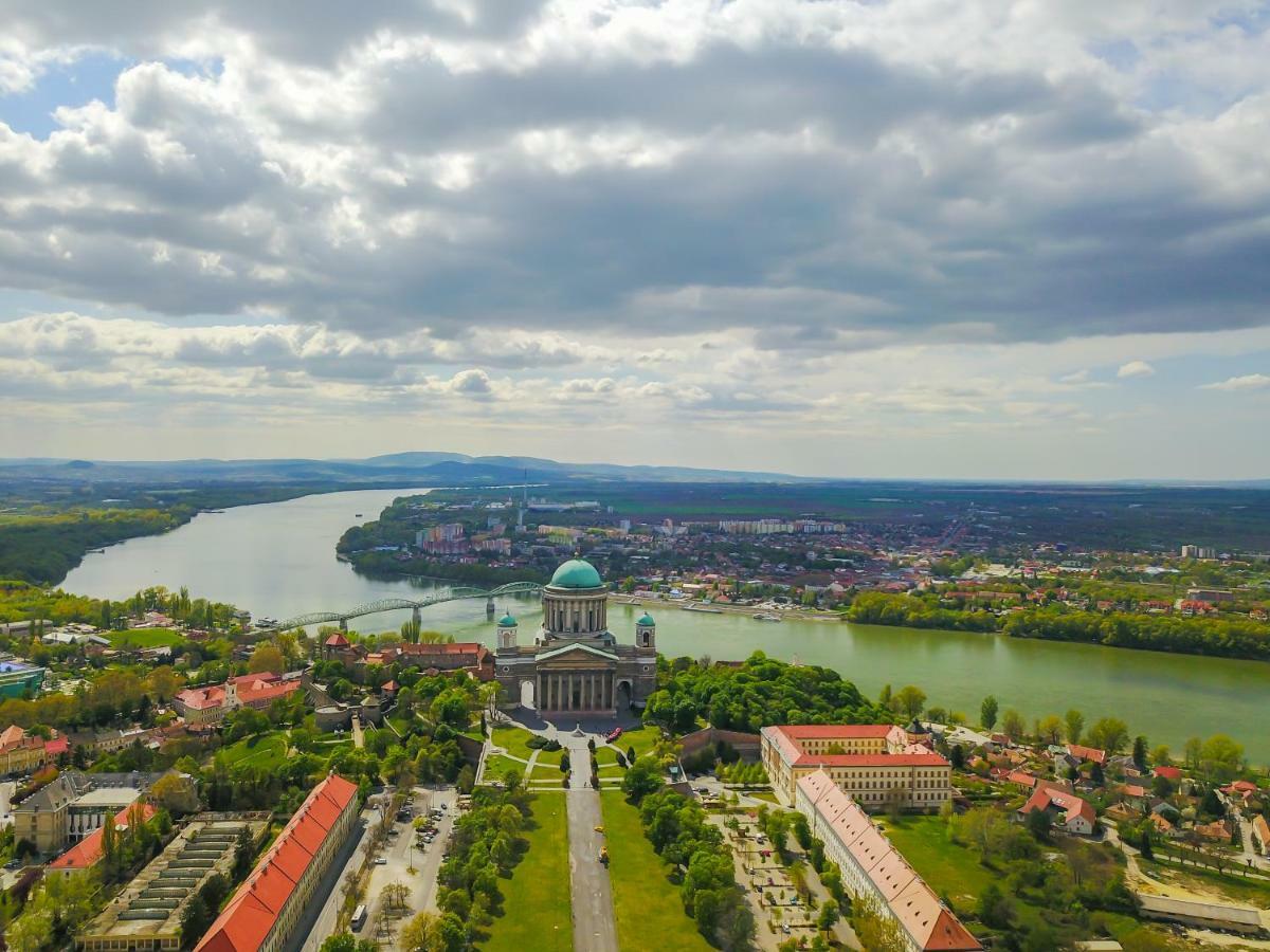 Szent Kristof Panzio Hotell Esztergom Exteriör bild